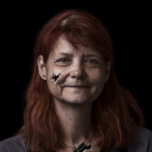 Neunerhaus Frau Red